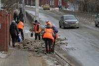 100 самосвалов снега вывезли за ночь с улиц Калуги