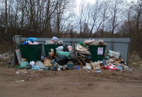 Жители пригорода Калуги недовольны горами мусора на контейнерных площадках